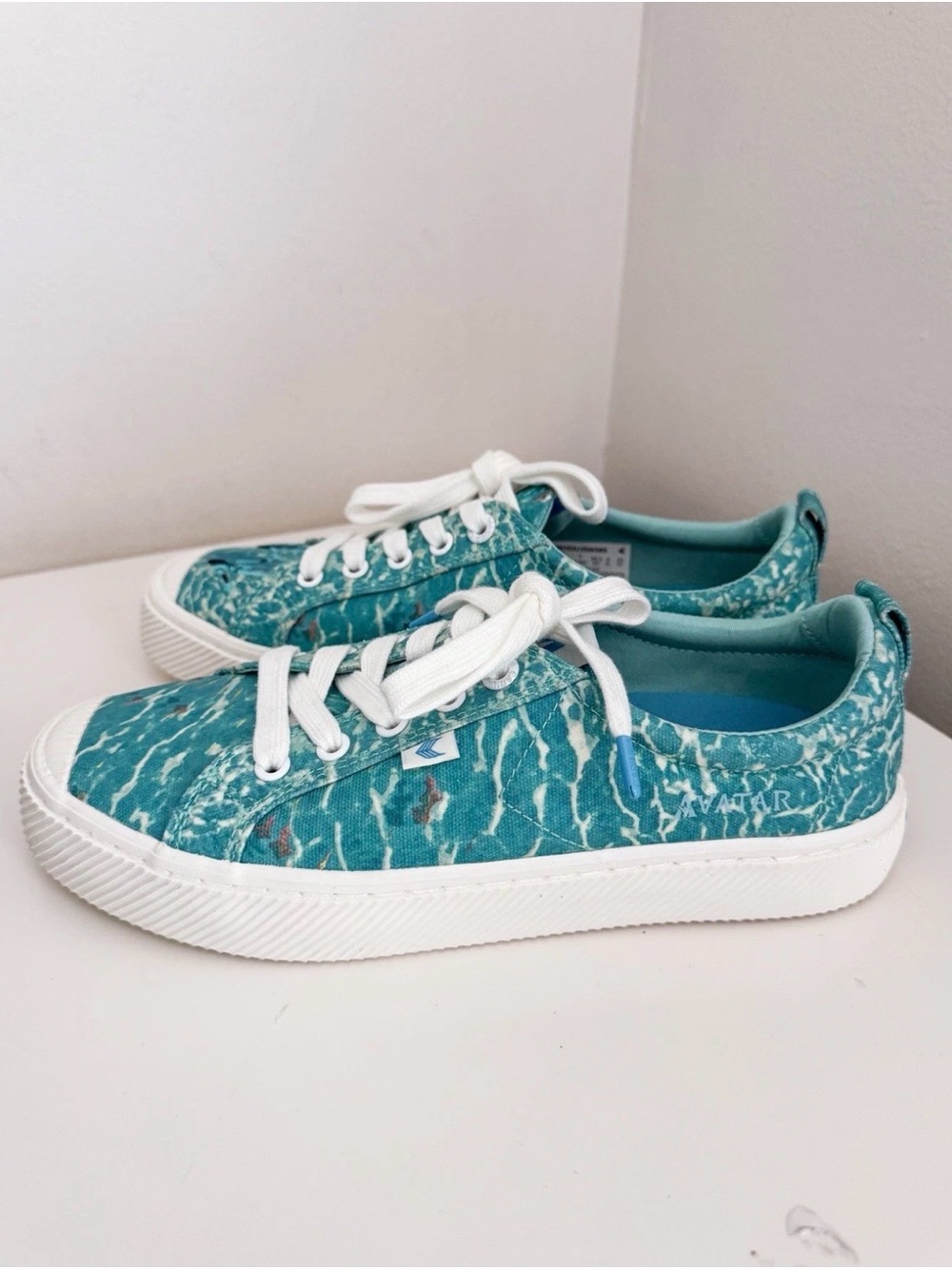 Cariuma x Avatar OCA Low Top Pandora Water Canvas Sneakers, 8.5
